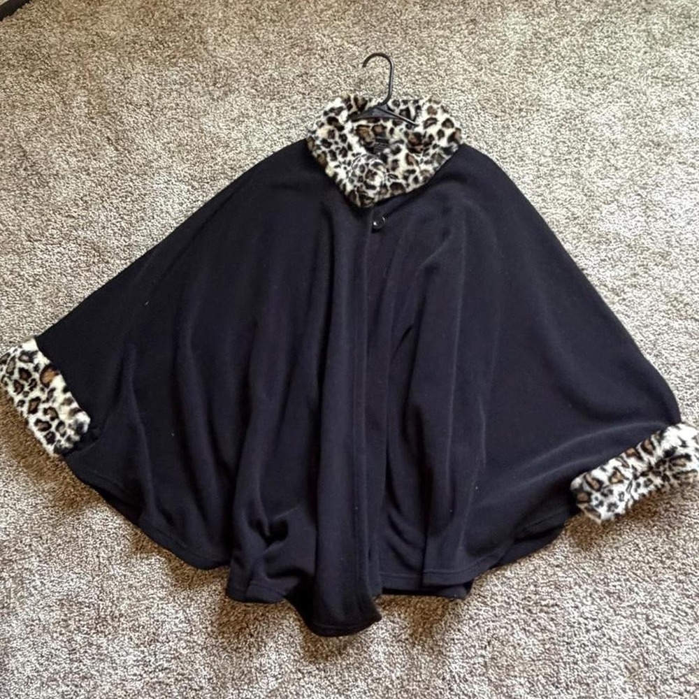 Cejon Lux Fleece Cape Black Poncho Leopard Fur Trim